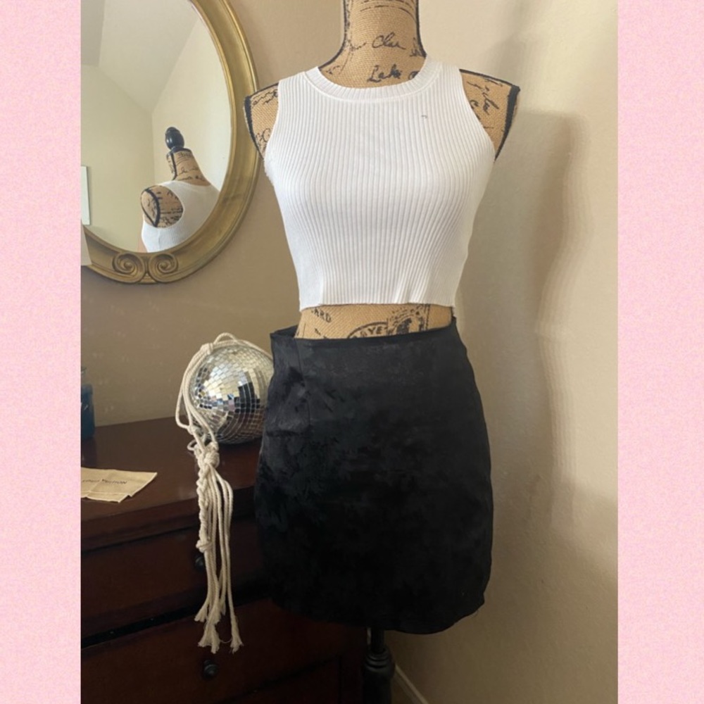 BLACK MINI SKIRT FAUX SATIN W CUT OUT